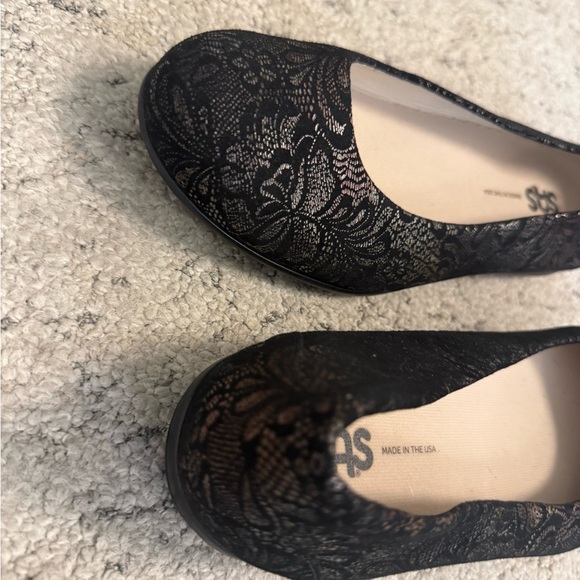 SAS NWOT 7.5 Wide “Scenic Slip) Women's Elegant Black metallic Lace pattern Flat - Picture 13 of 15